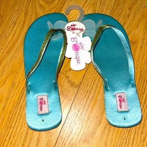 Mini boutique flip flops